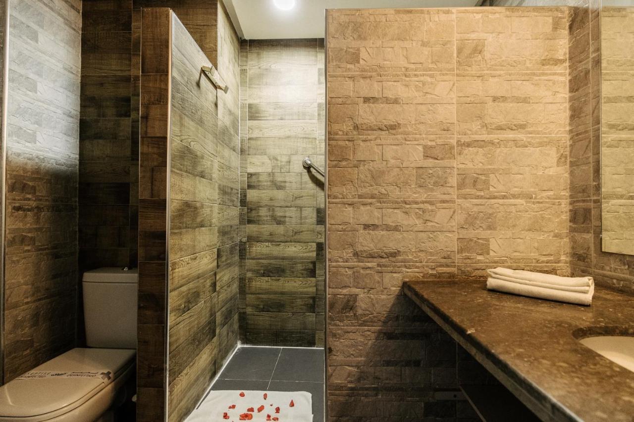 Studio,1011785899:JPEG