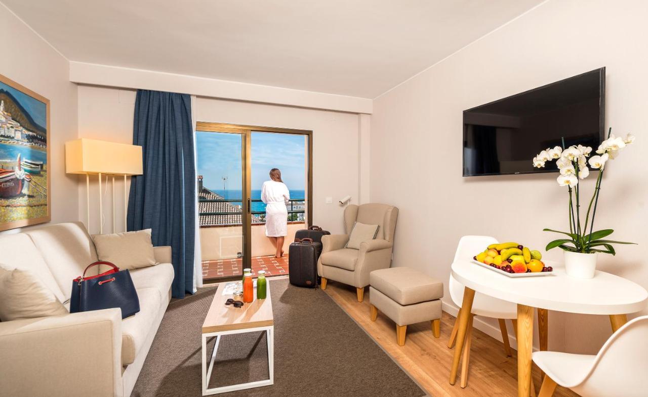 Deluxe tweepersoonskamer met balkon en uitzicht op zee