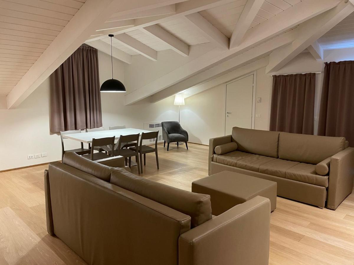 Appartamento Attico con 2 Camere da Letto