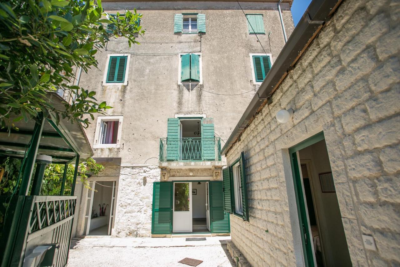 One-Bedroom Apartment with Balcony