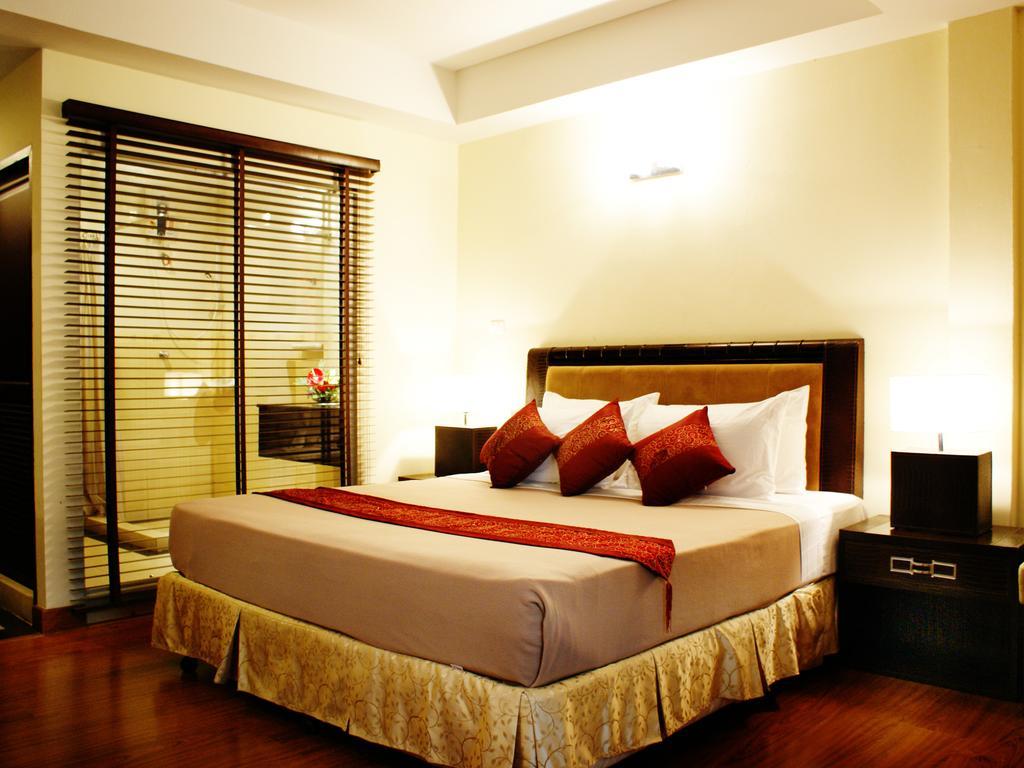 Junior Deluxe Double Room