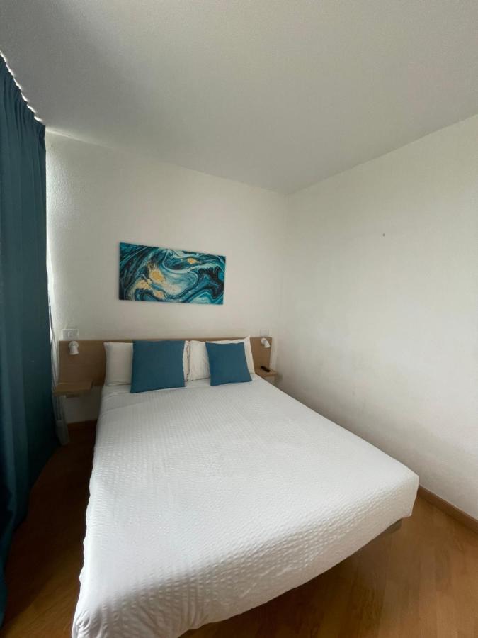 Apartment with Street View