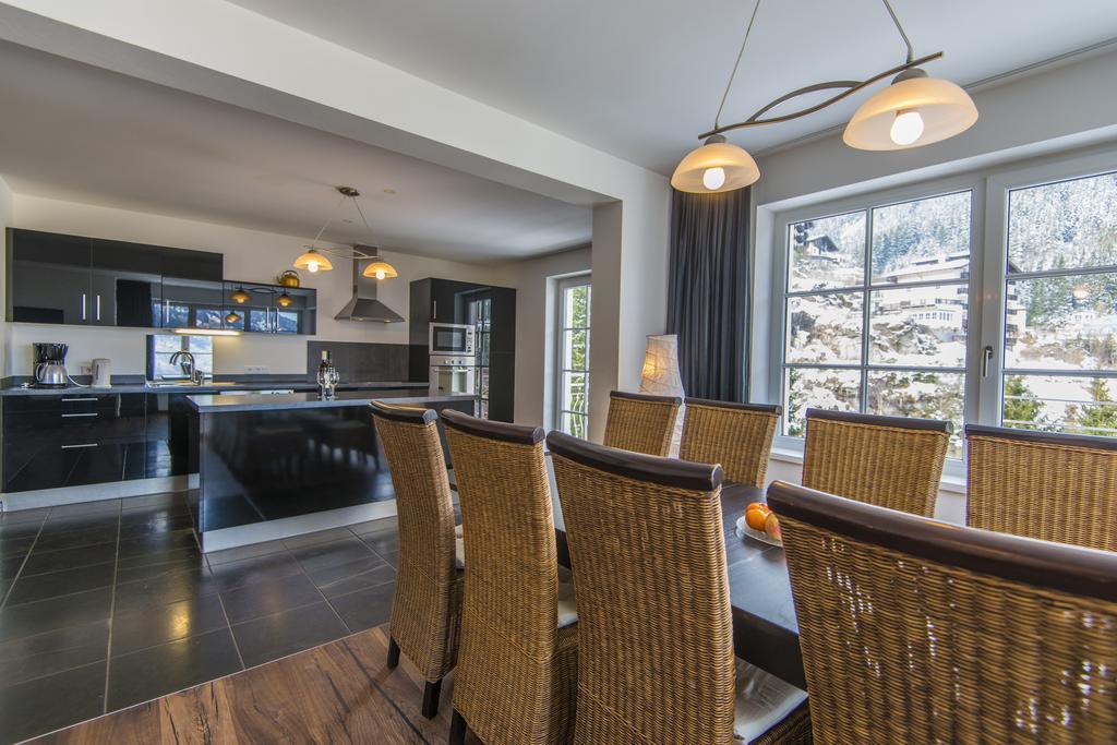 Deluxe Three-Bedroom Apartment,116859055:JPEG