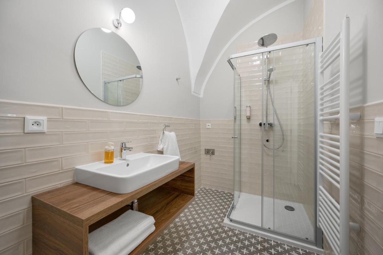 One-Bedroom Apartment 001