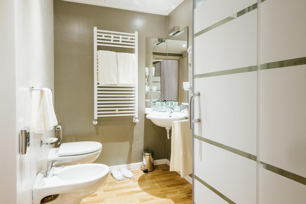 Deluxe Queen Suite