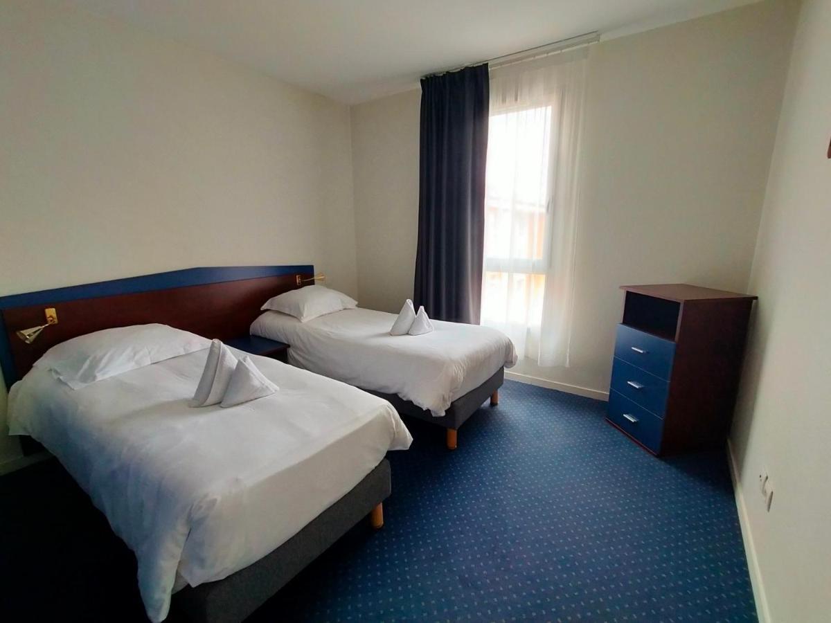 One Bedroom Apartment Twin