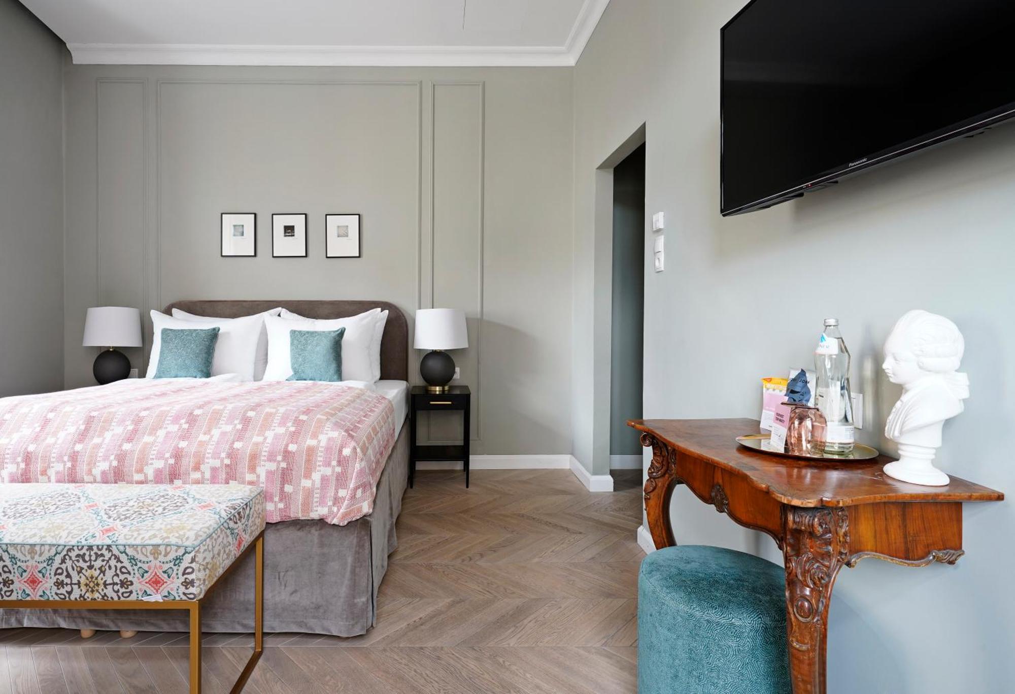 Medium Room