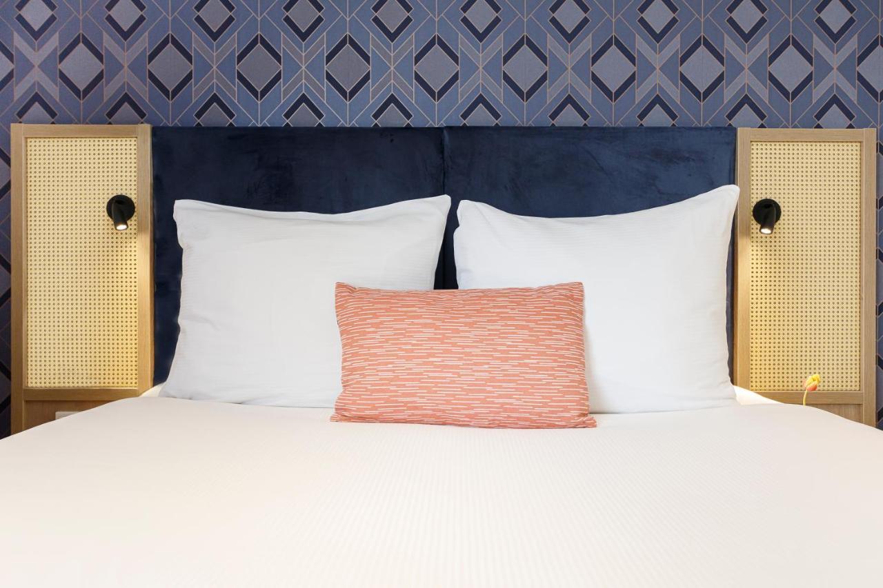 Queen Studio,1253960245:JPEG