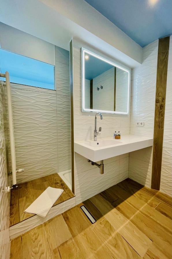 Superior Apartment,1272774586:JPEG