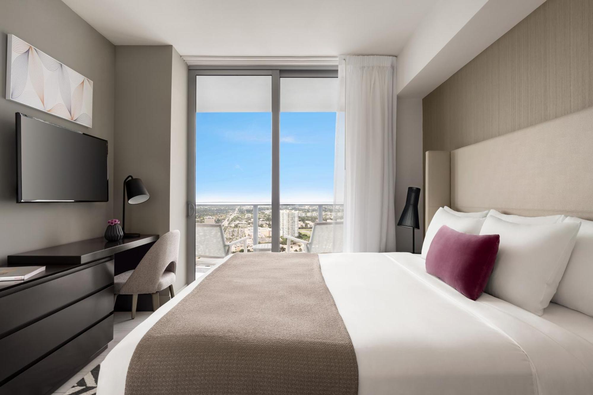 Suíte de 3 Quartos com Cozinha e Vista do Canal Intracoastal/Cidade