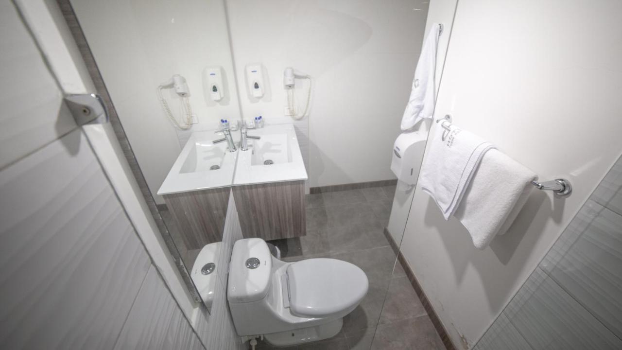 Deluxe Room,1534764226:JPEG