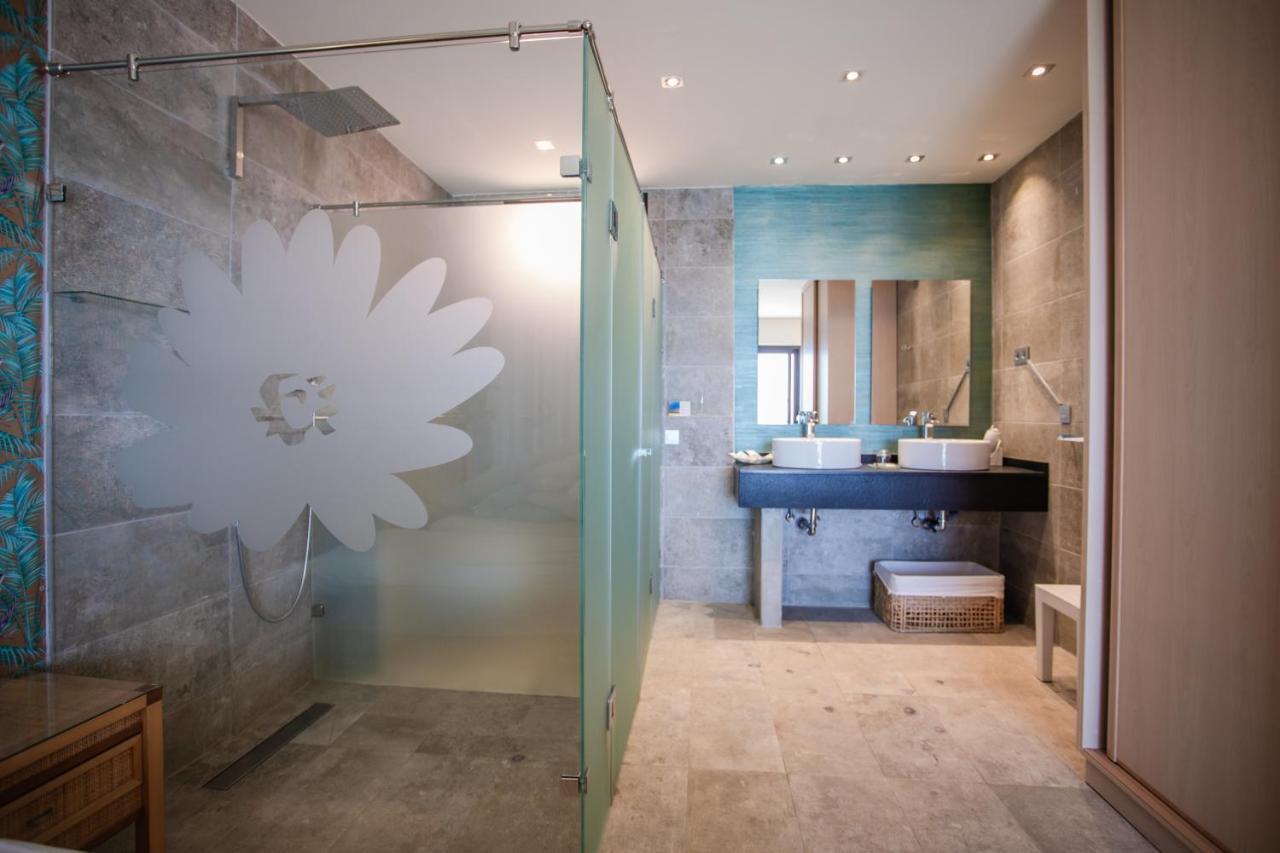 Villa with Hot Tub