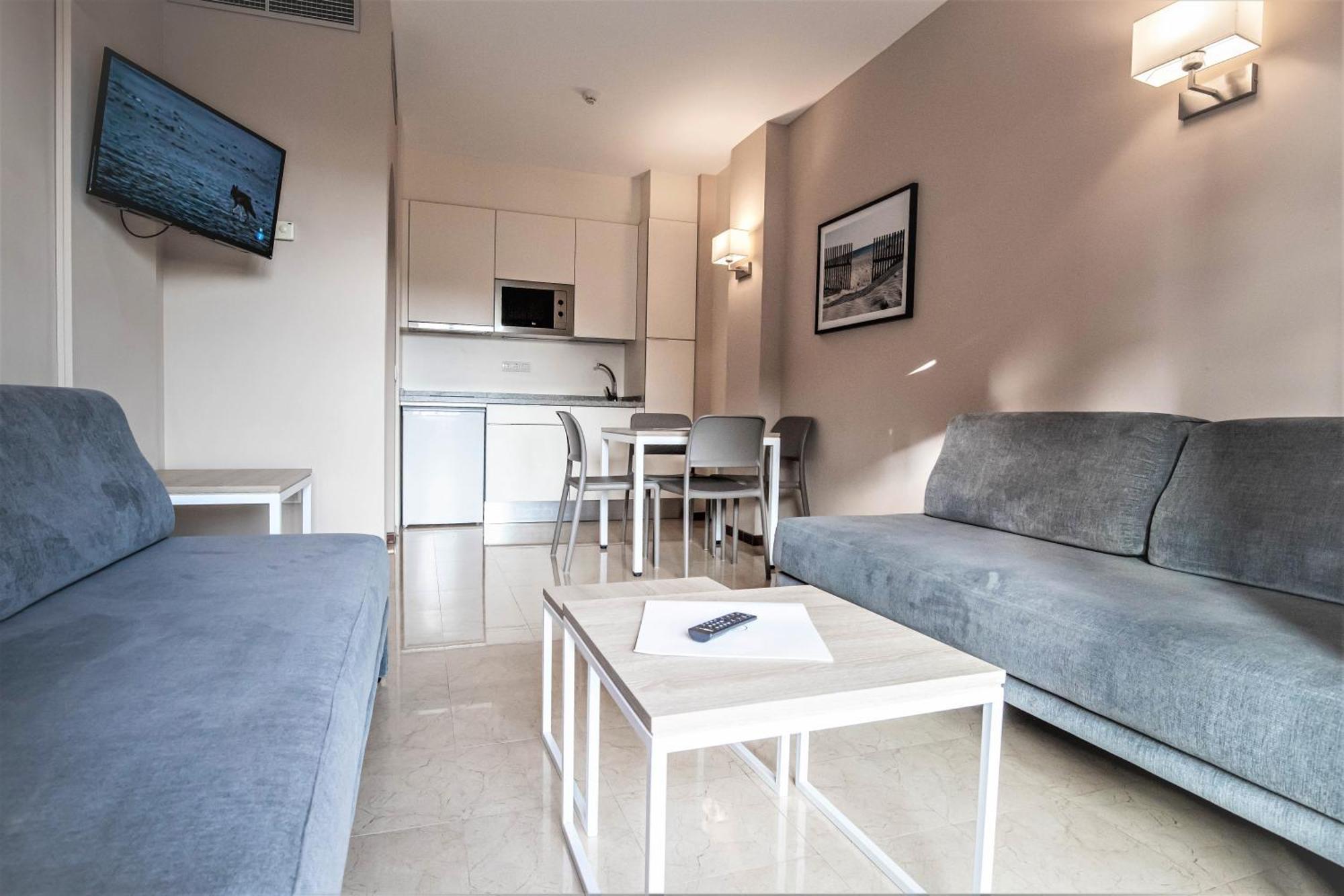 One-Bedroom Apartment with Pool View (4 Adults)