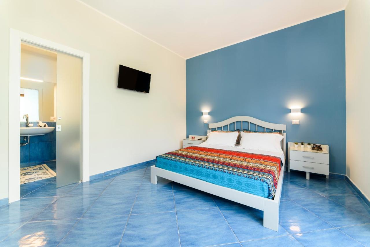 One-Bedroom Apartment Balcony,1317664219:JPEG