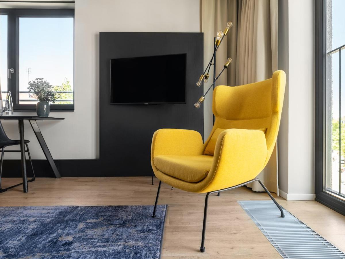 Medium Studio Kitchen Single Bed