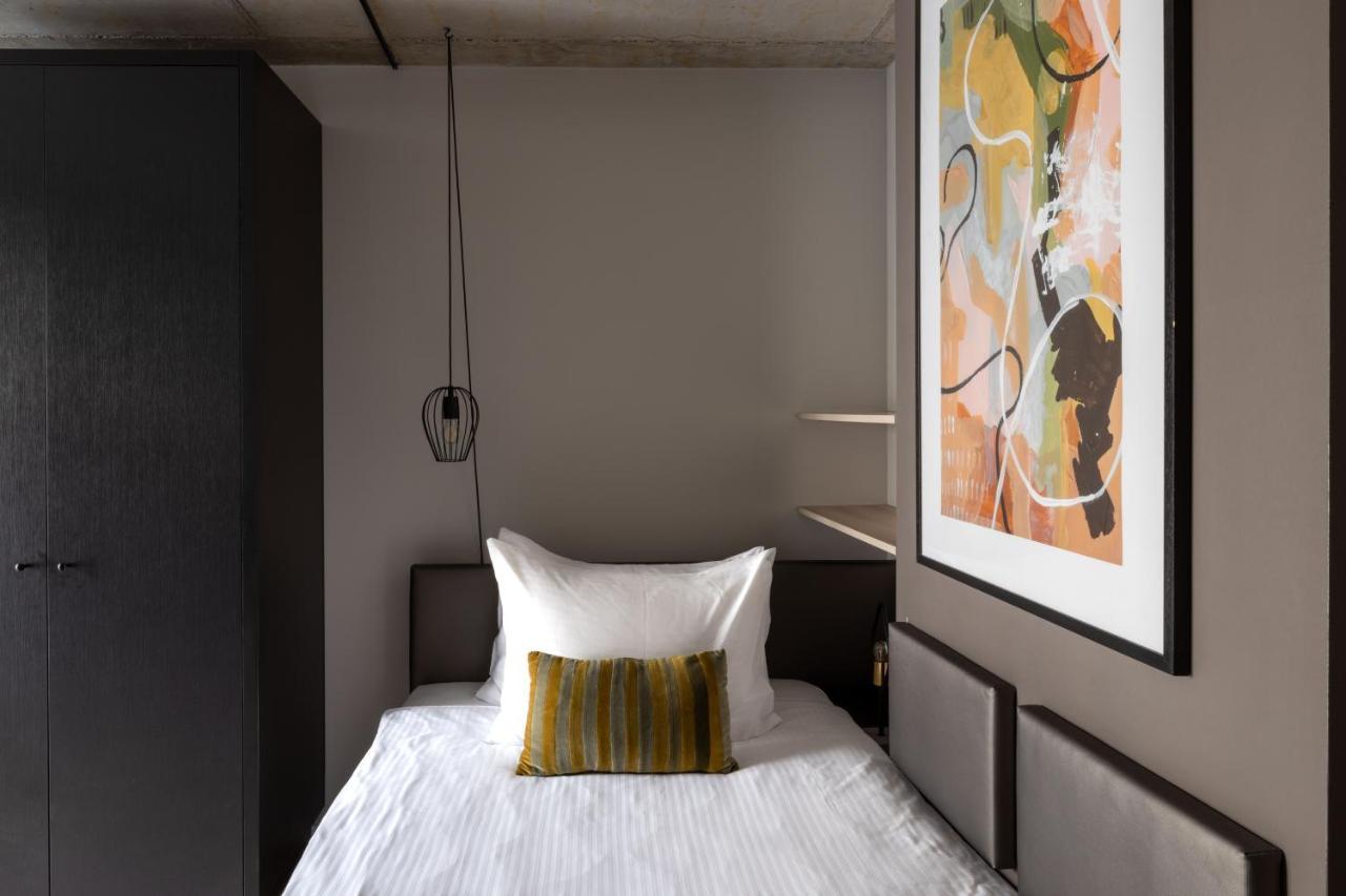 Medium Room Single Bed