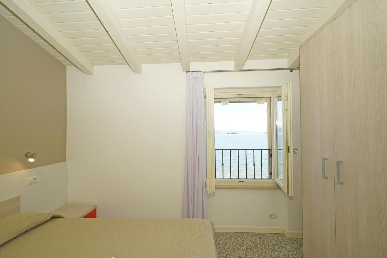 Two-Bedroom Apartment with Lake View,1370824448:JPEG
