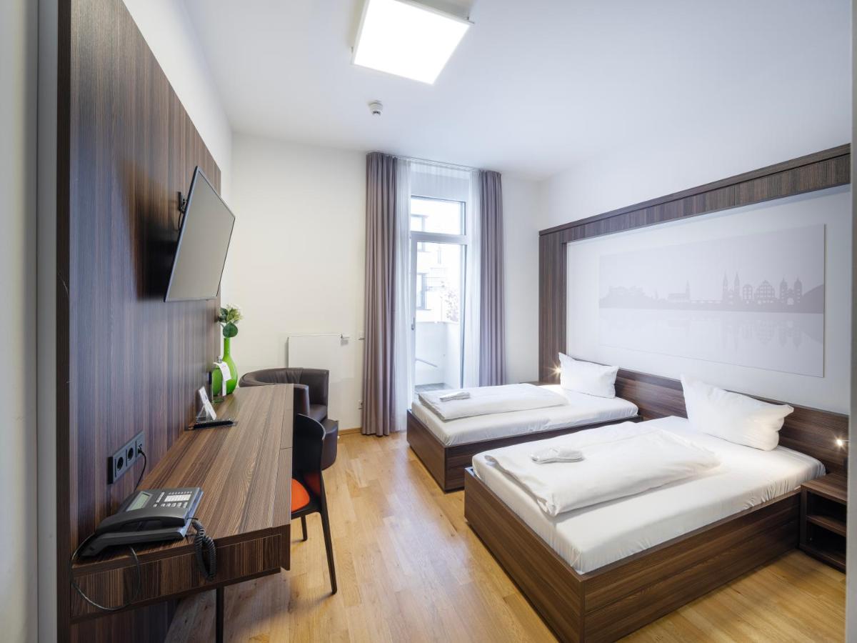 Twin Room,1394835053:JPEG