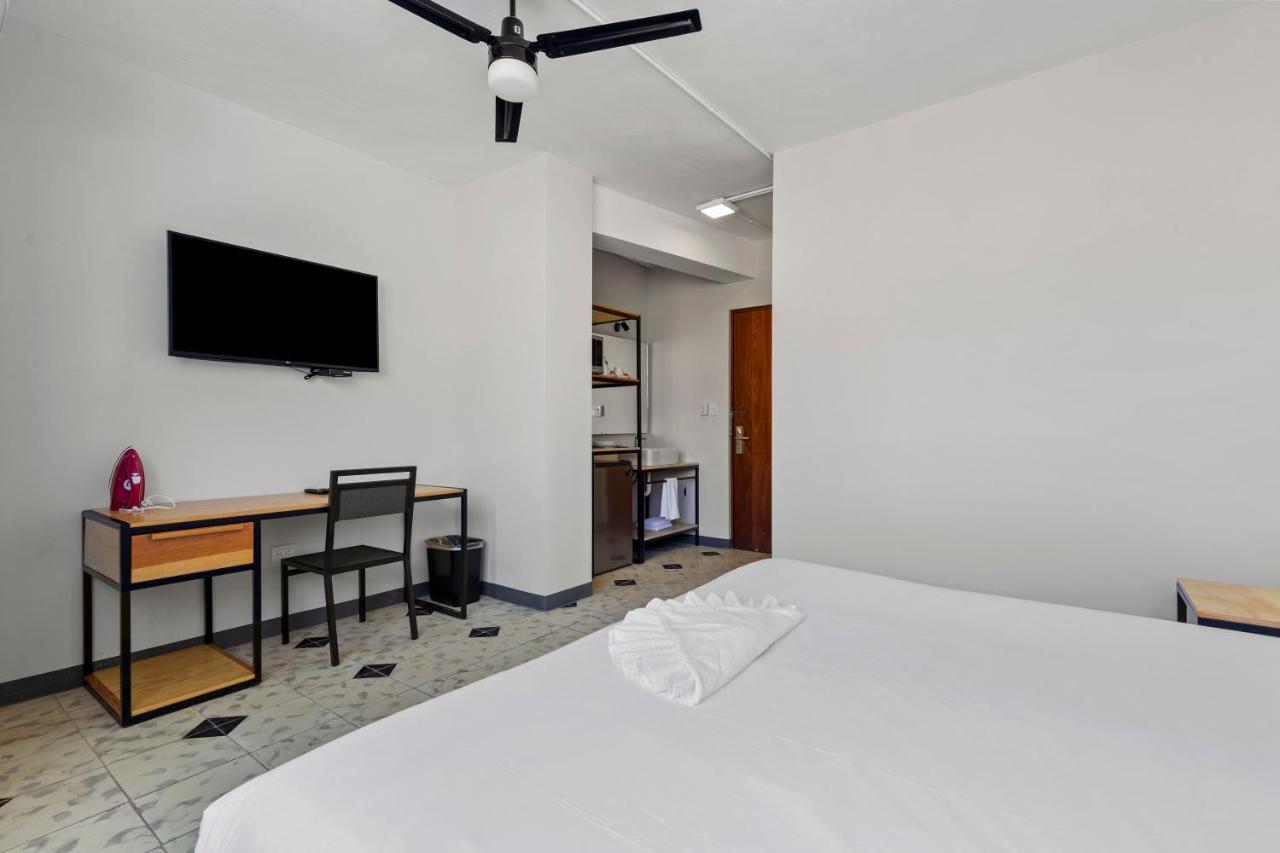 Deluxe King Suite