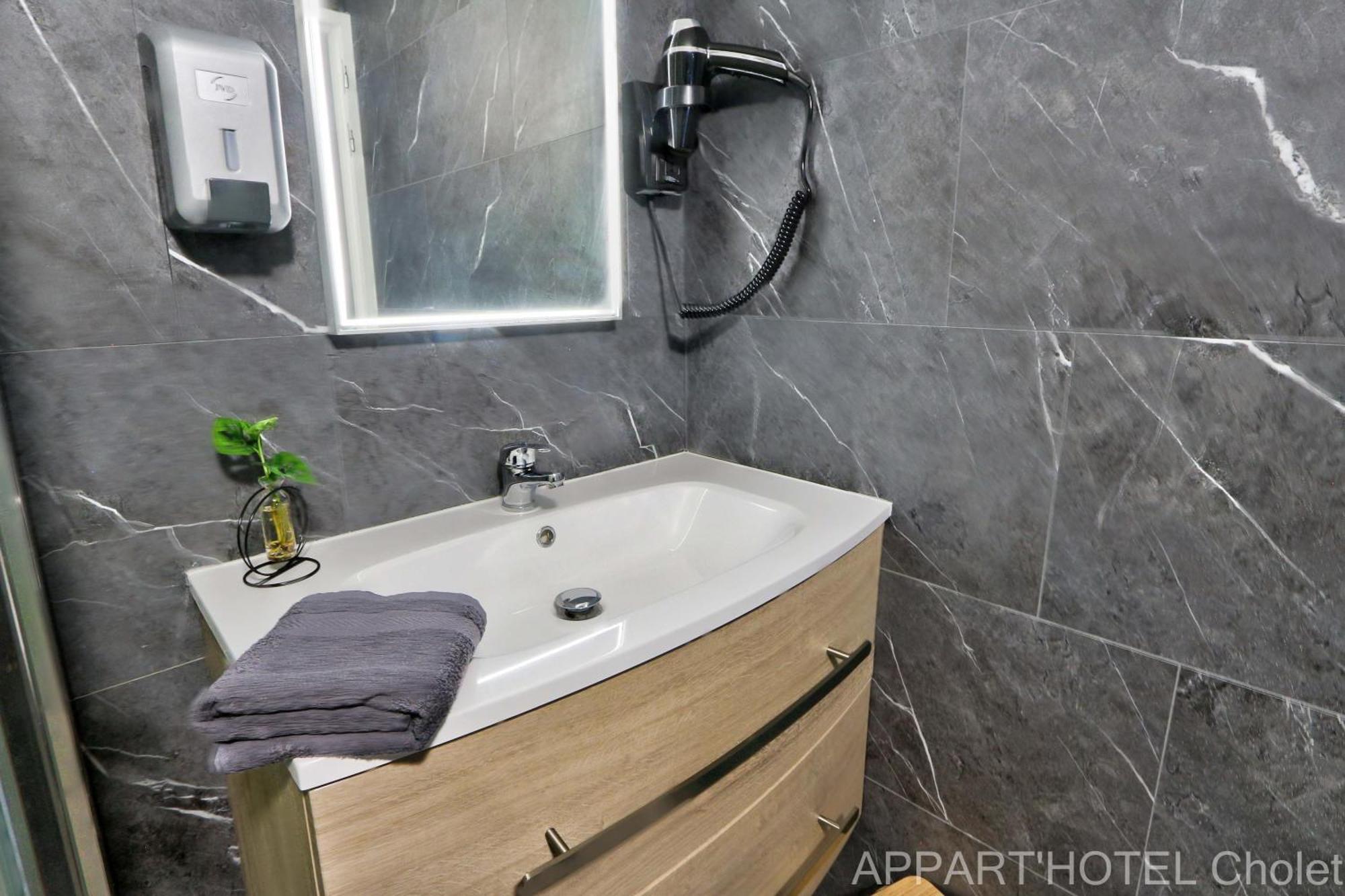 Superior One-Bedroom Apartment,1500875974:JPEG