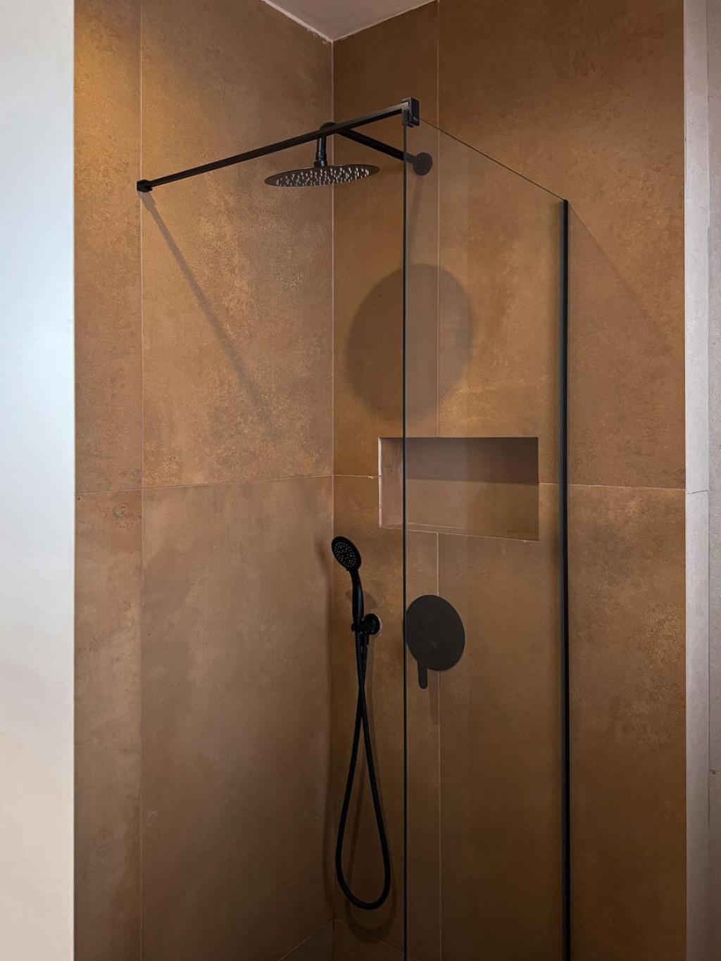 Deluxe Studio