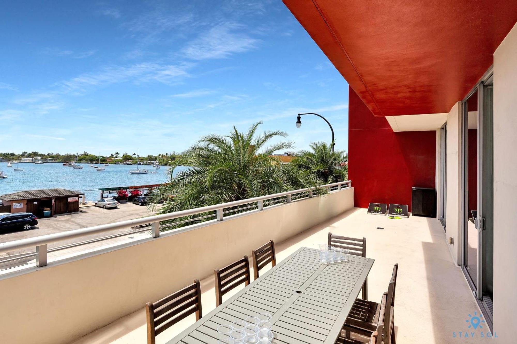 2 Bedrooms Terrace Bay View