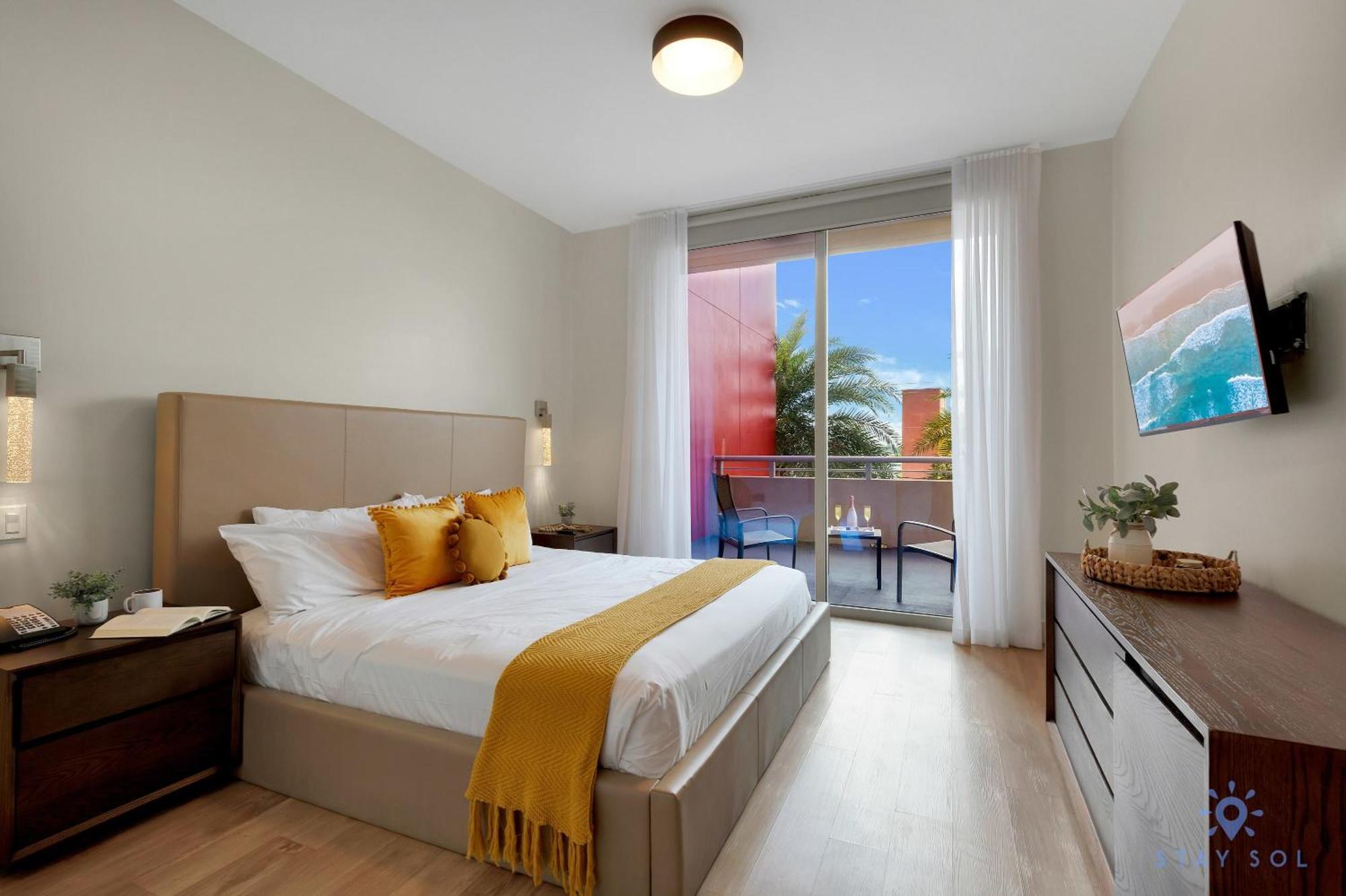 2 Bedrooms Den Terrace Bay View
