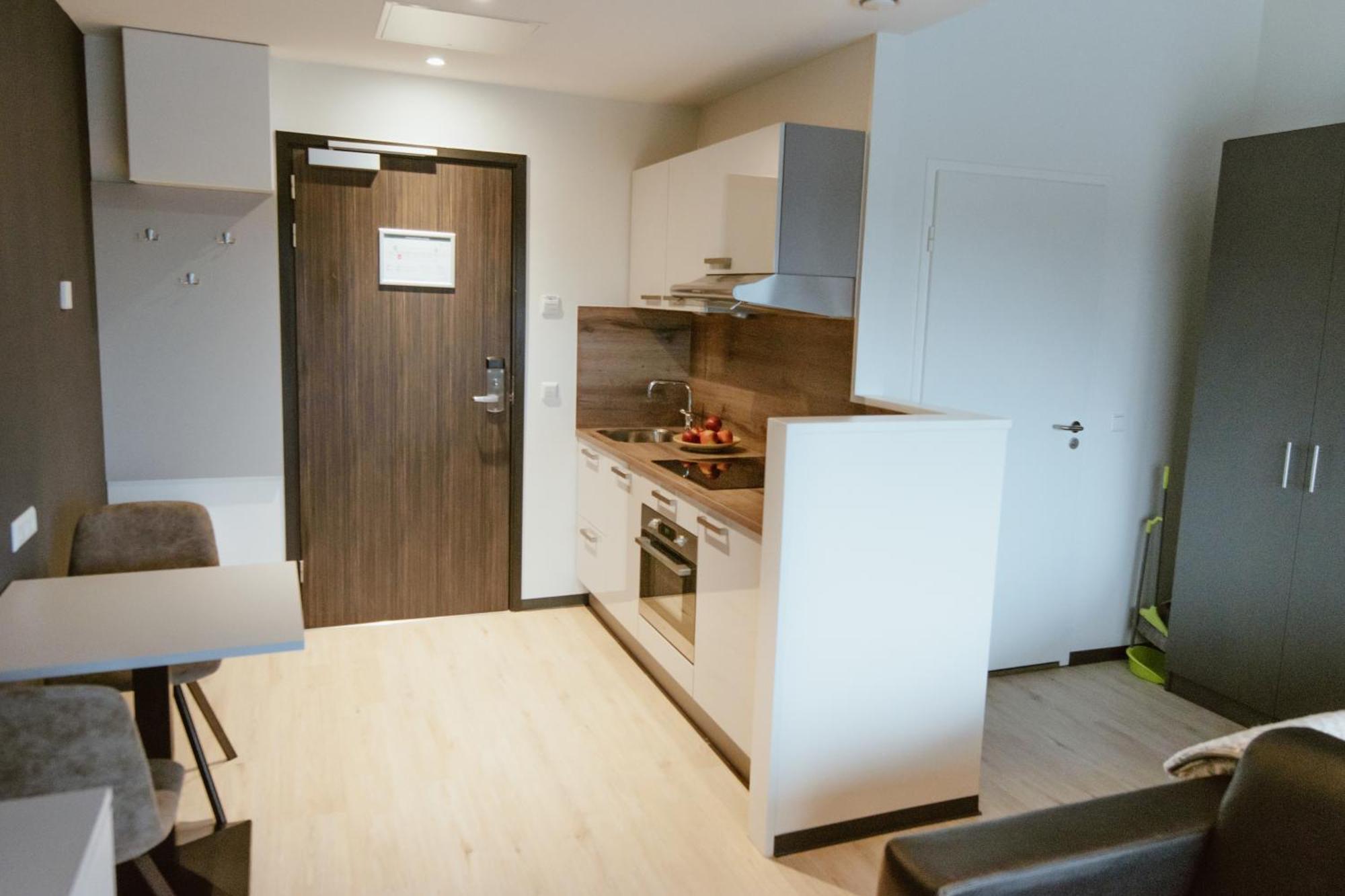 Double Room,1533048817:JPEG