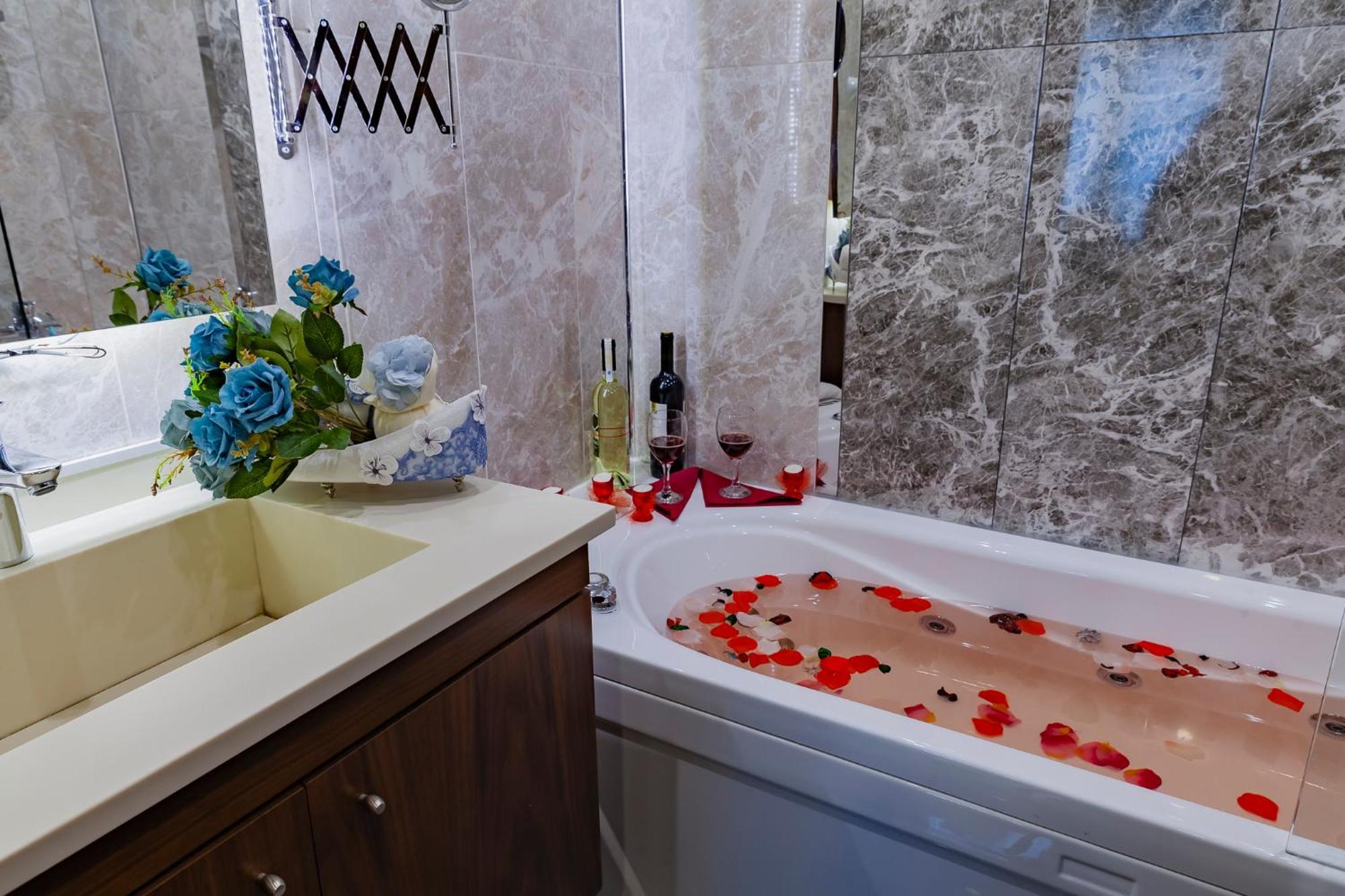 Queen Room Spa Bath