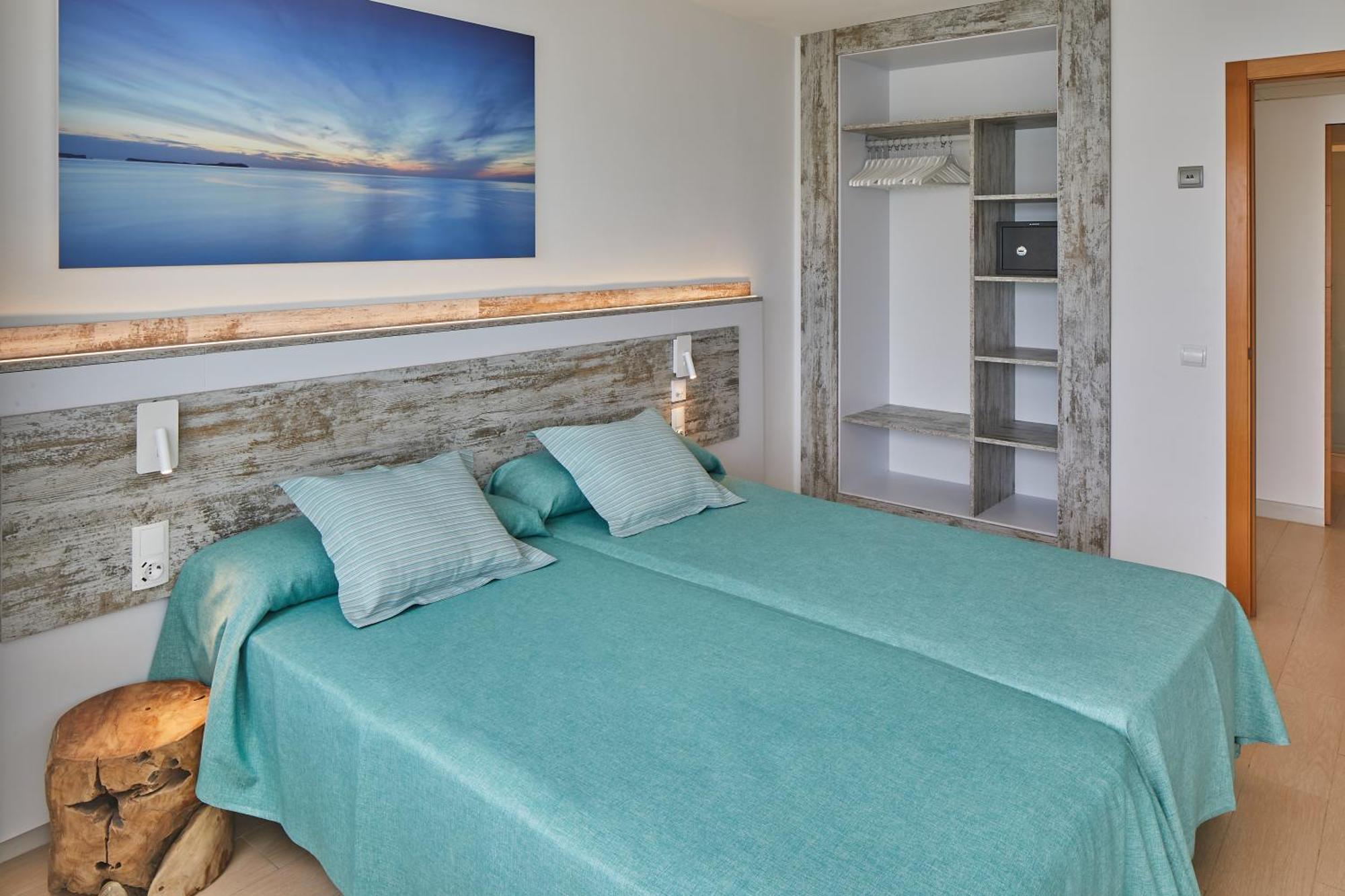 Two-Bedroom Apartment Balcony,1538827831:JPEG