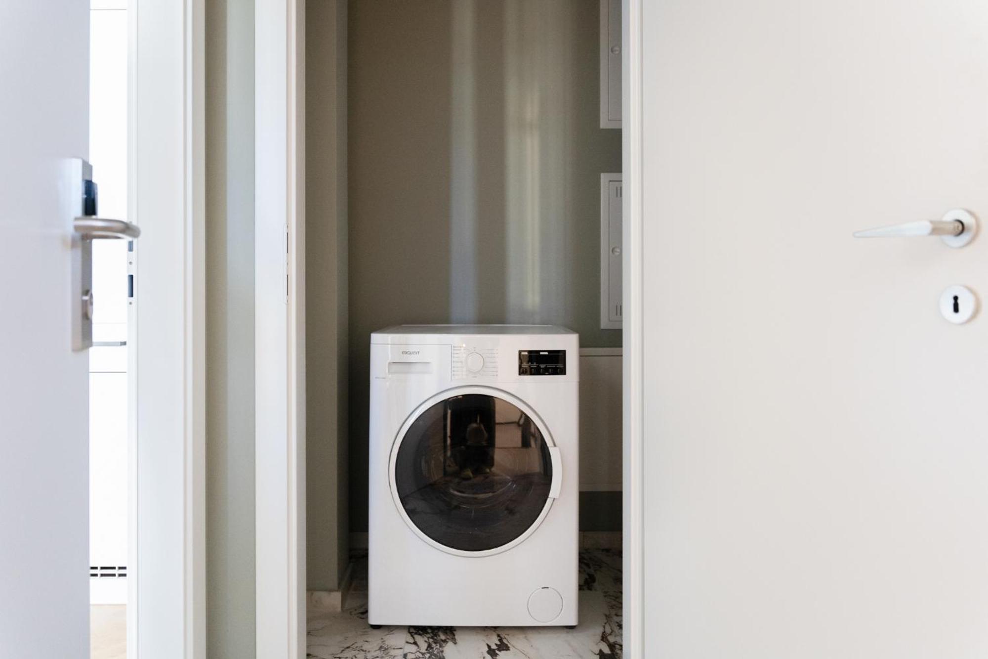 Extra Large Studio Kitchen Terrace AC