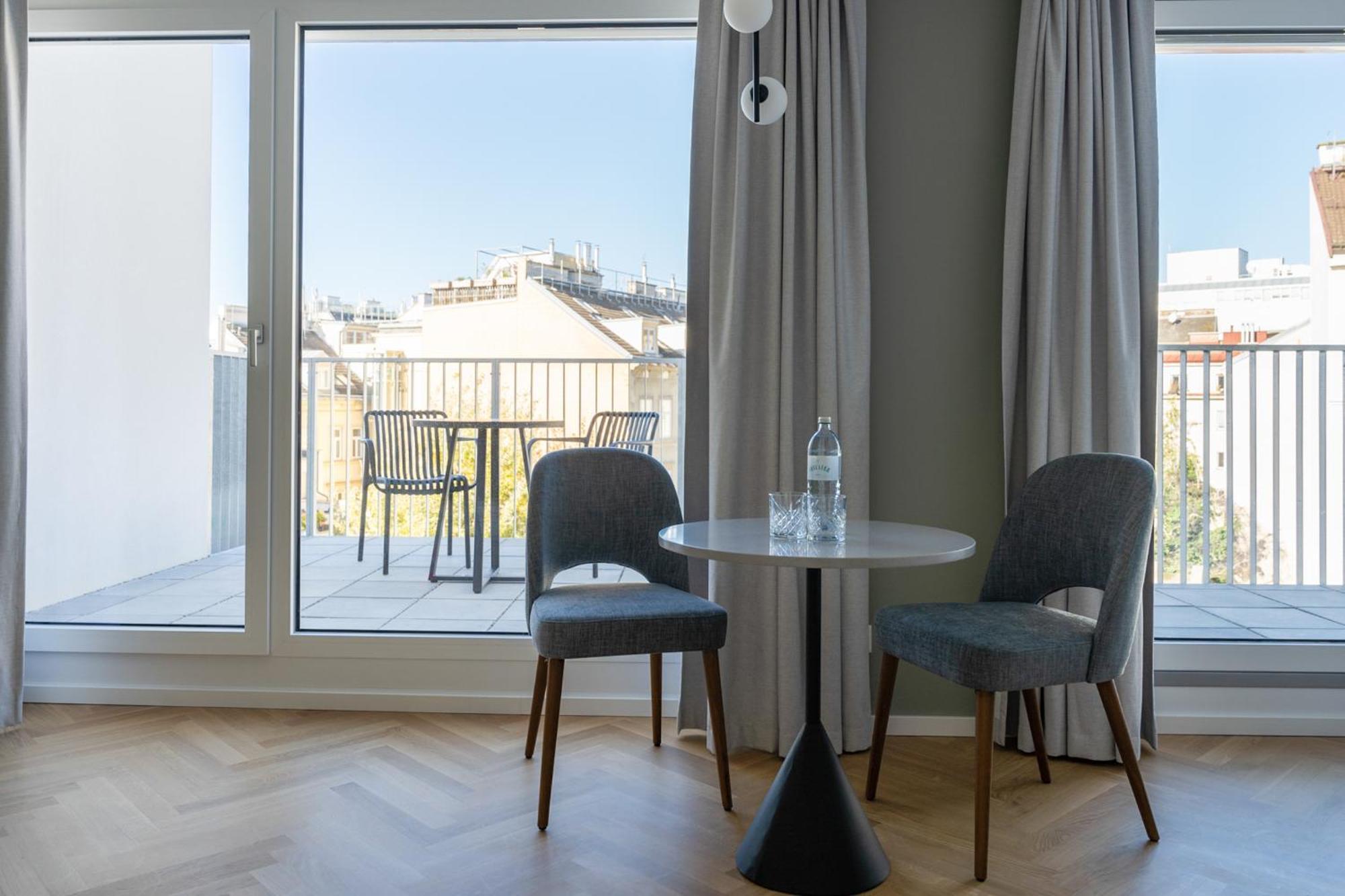 Extra Large Studio Kitchen Terrace AC