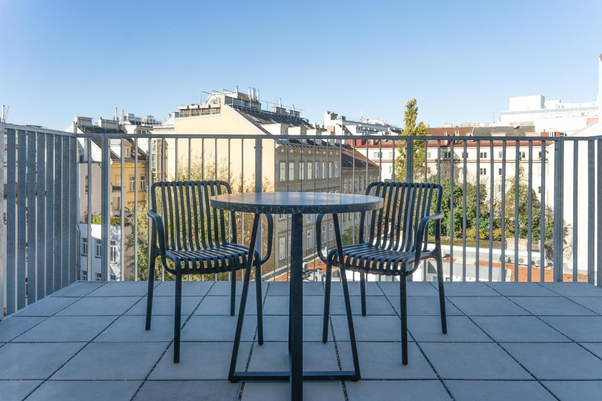 Extra Large Studio Kitchen Terrace AC
