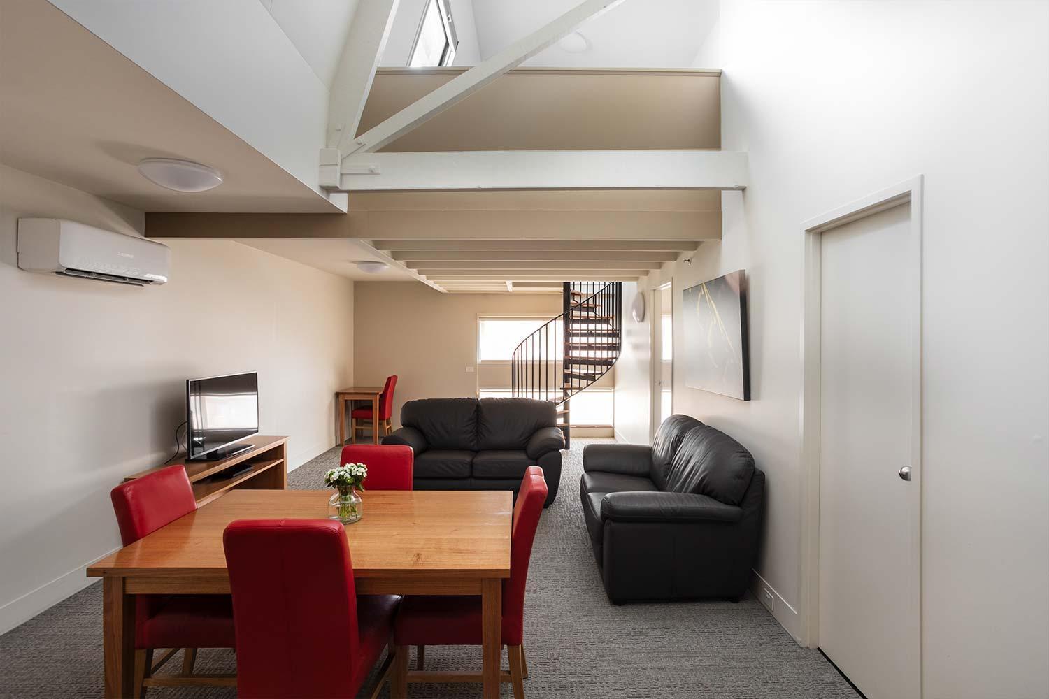 Two Bedroom Loft Apartment with Free High Speed WiFi