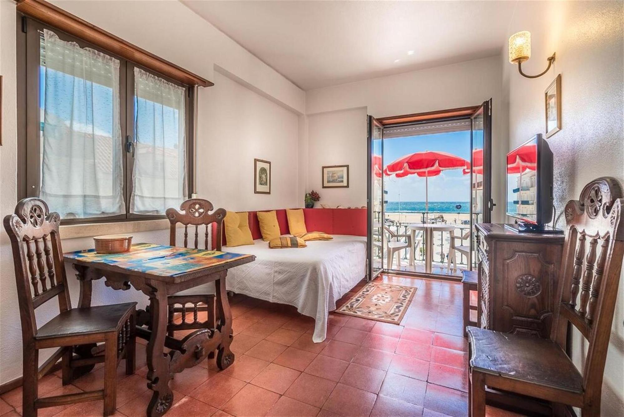 One-Bedroom Apartment Sea View