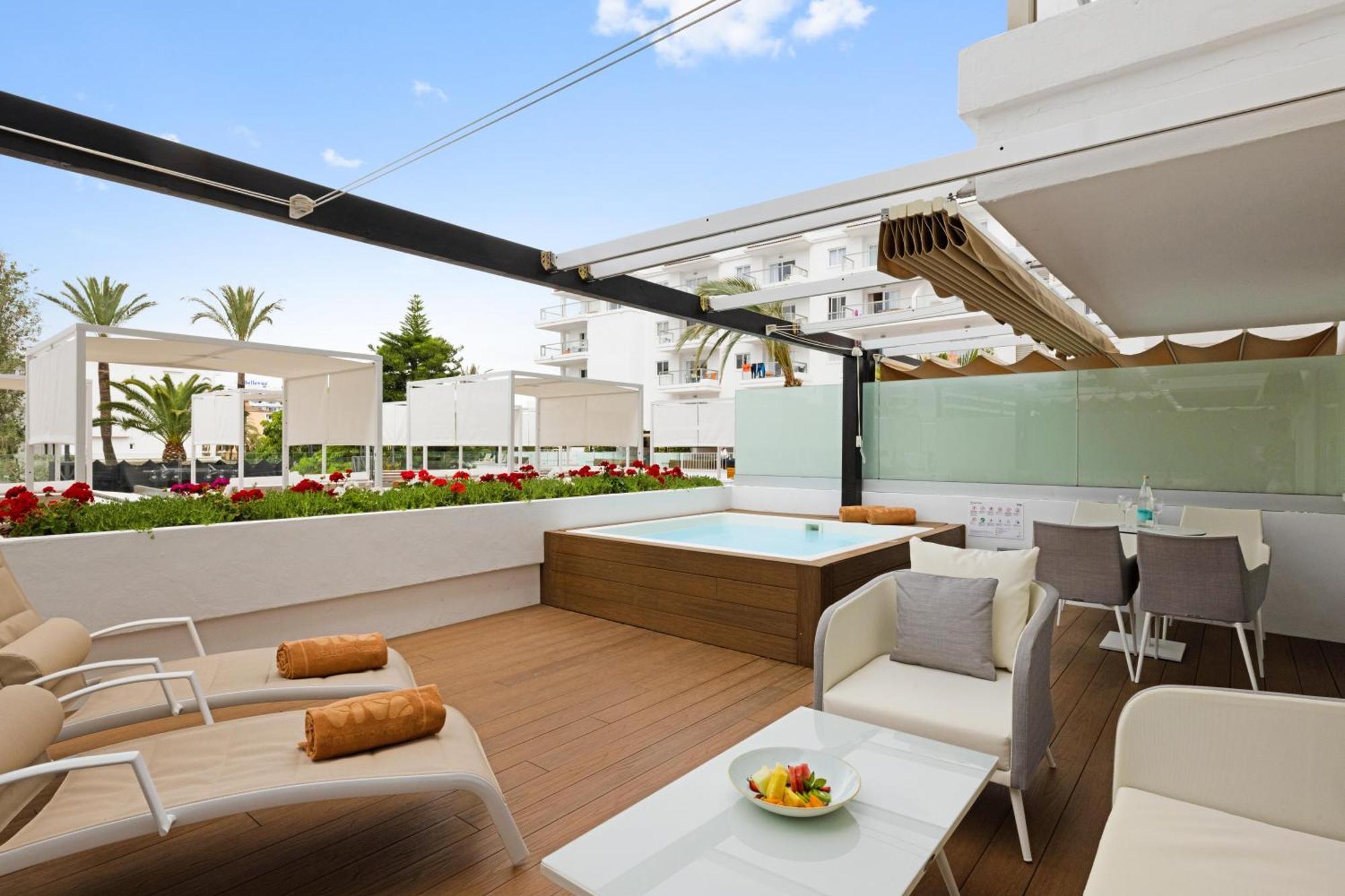 Studio Plunge Pool Selection Club