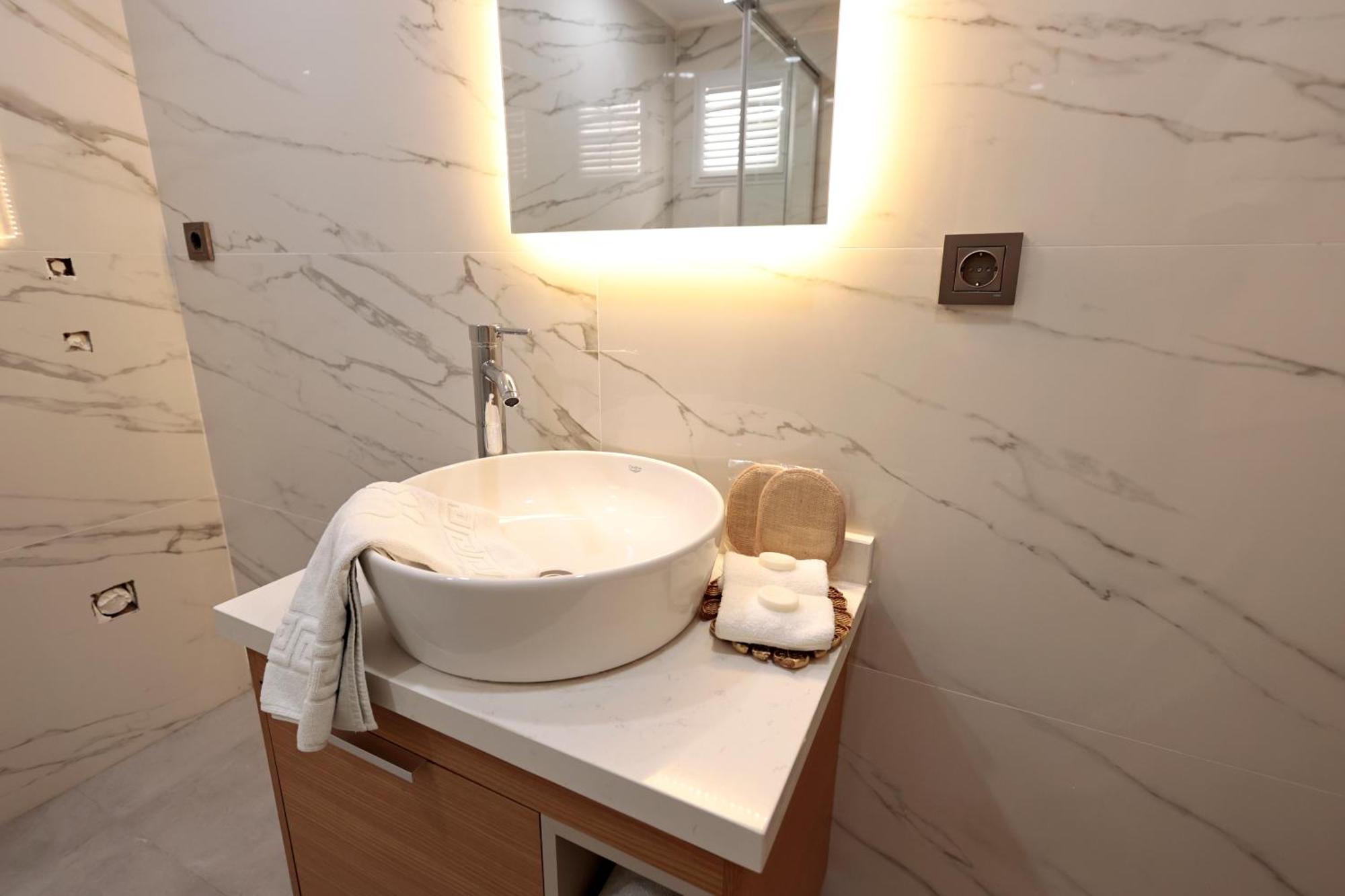 Deluxe Suite with Spa Bath