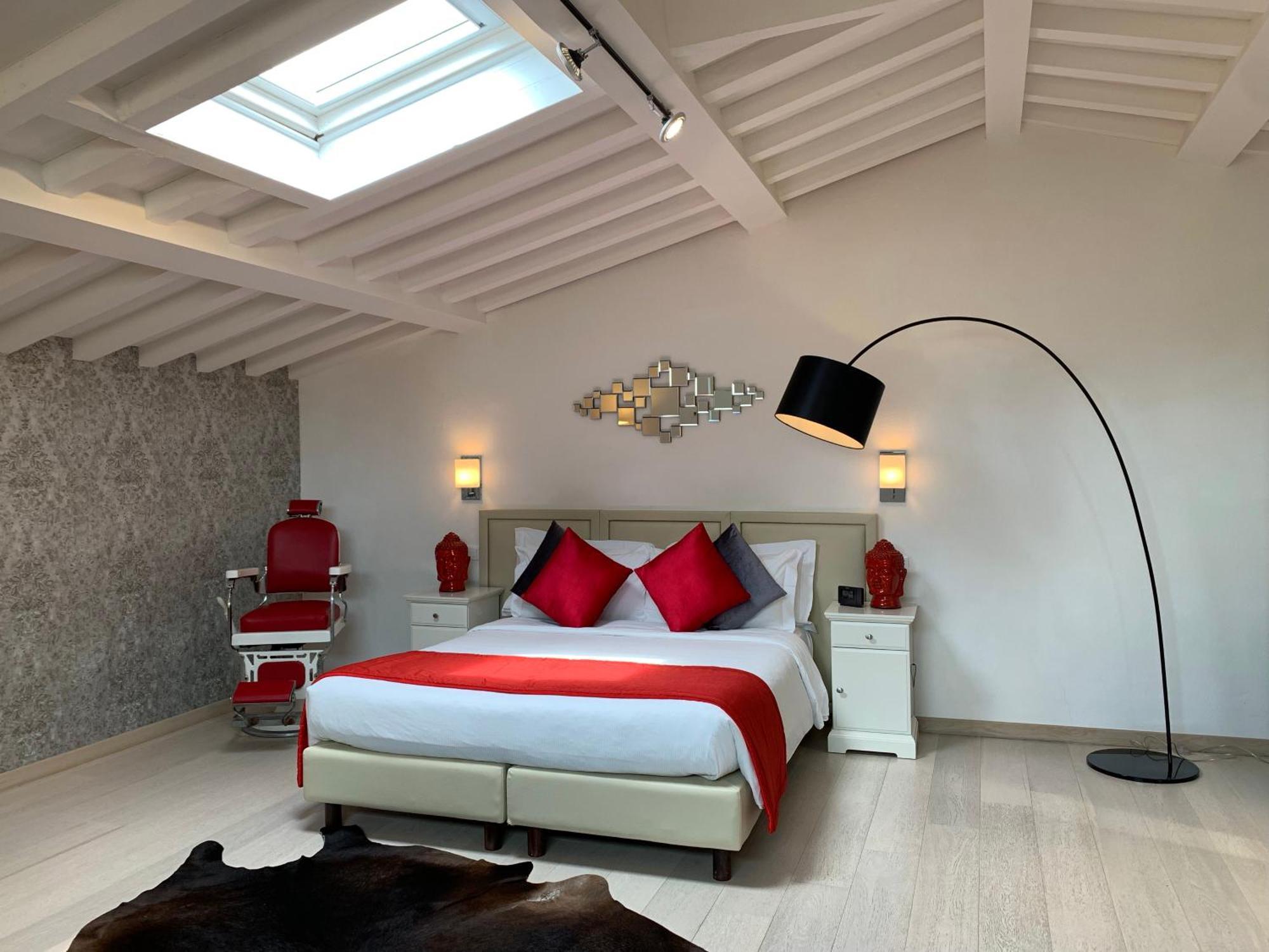 One-Bedroom Apartment Penthouse,1586859505:JPEG