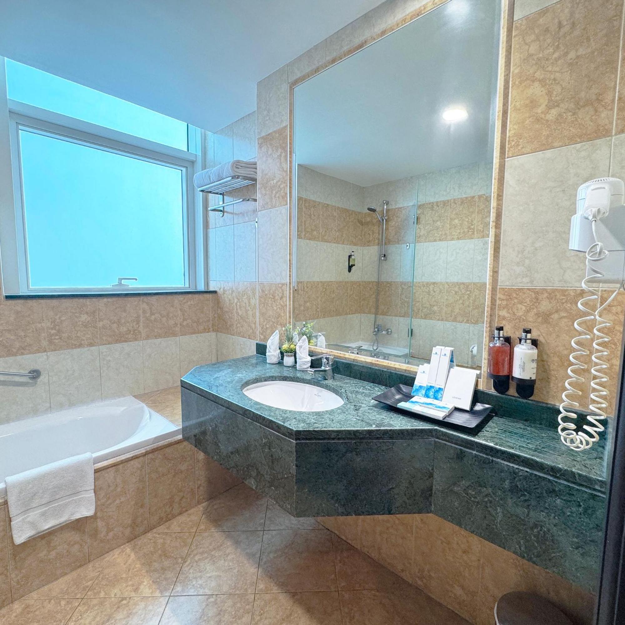 One Bedroom Suite Burj Khalifa View