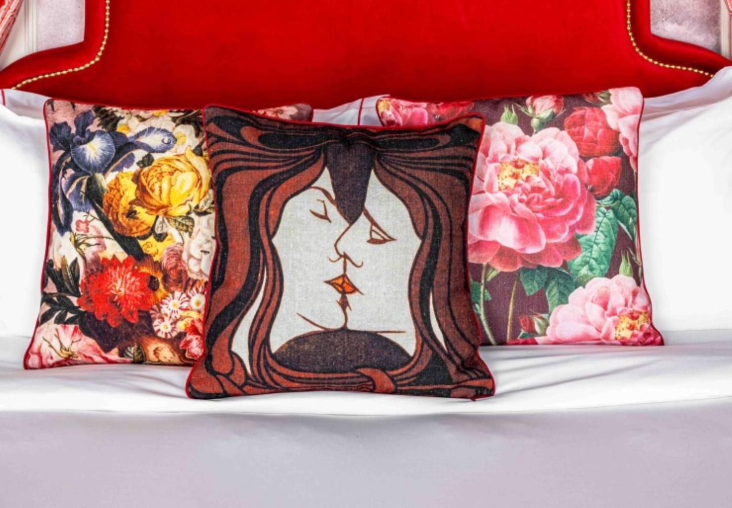 Suíte com Cama King-size e Banheira de Hidromassagem