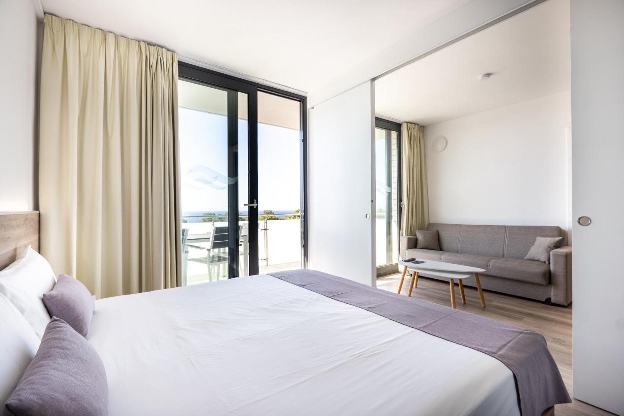 One-Bedroom Superior Apartment up to 10 years old