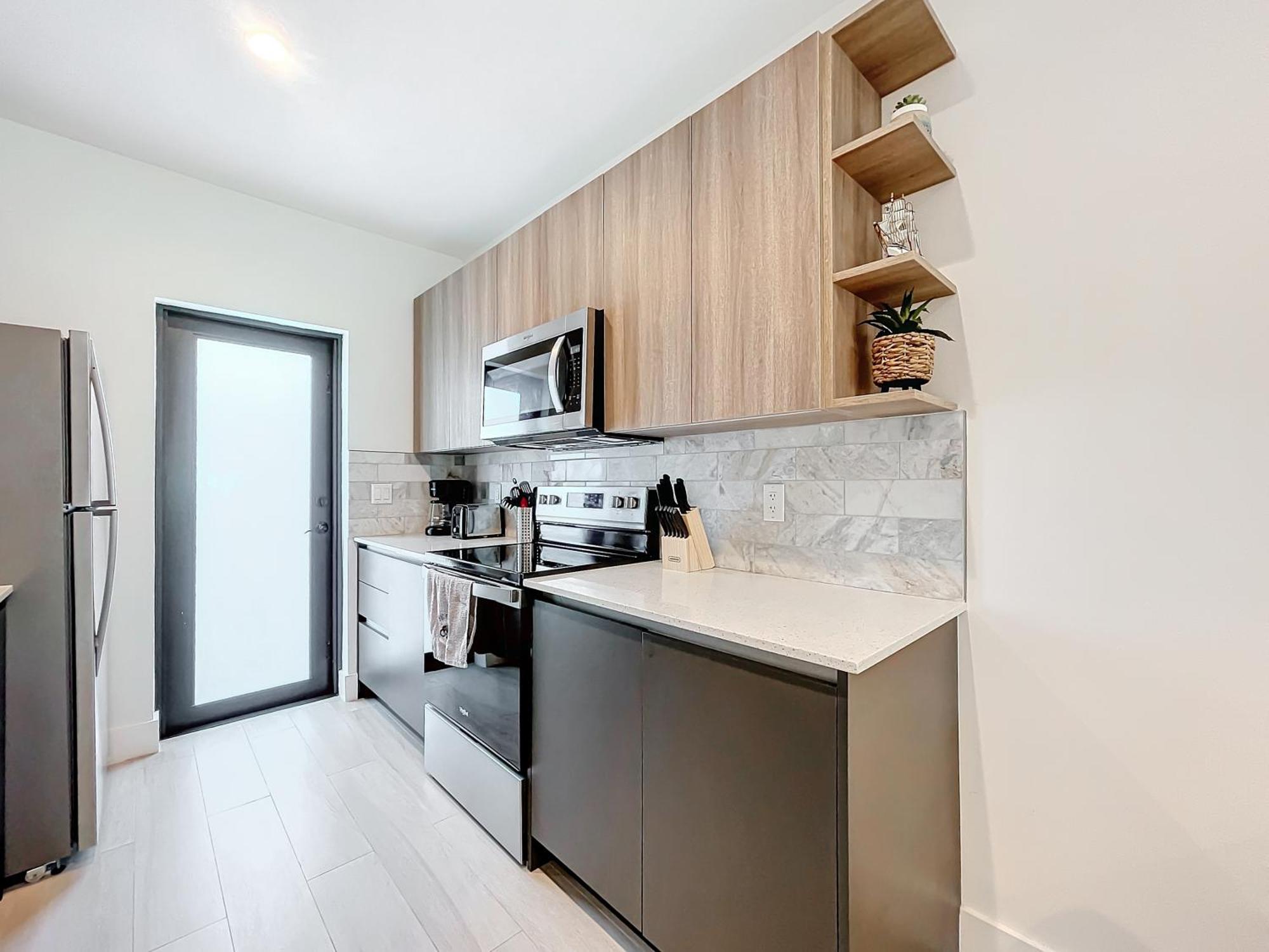 Deluxe One-Bedroom Apartment,1617392959:JPEG