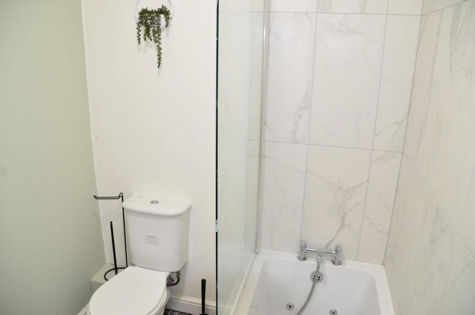 Deluxe Suite Spa Bath