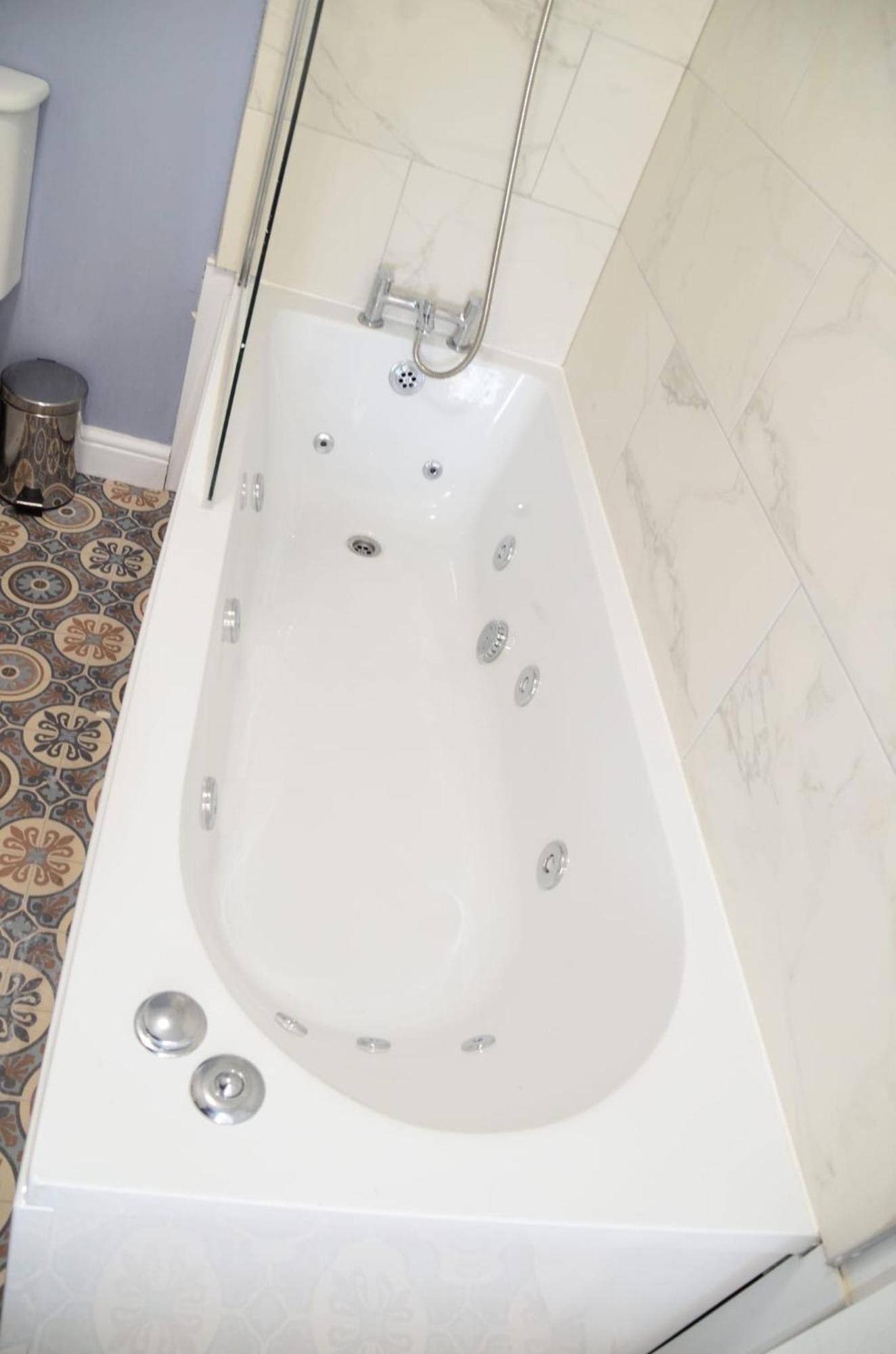 Deluxe Suite Spa Bath