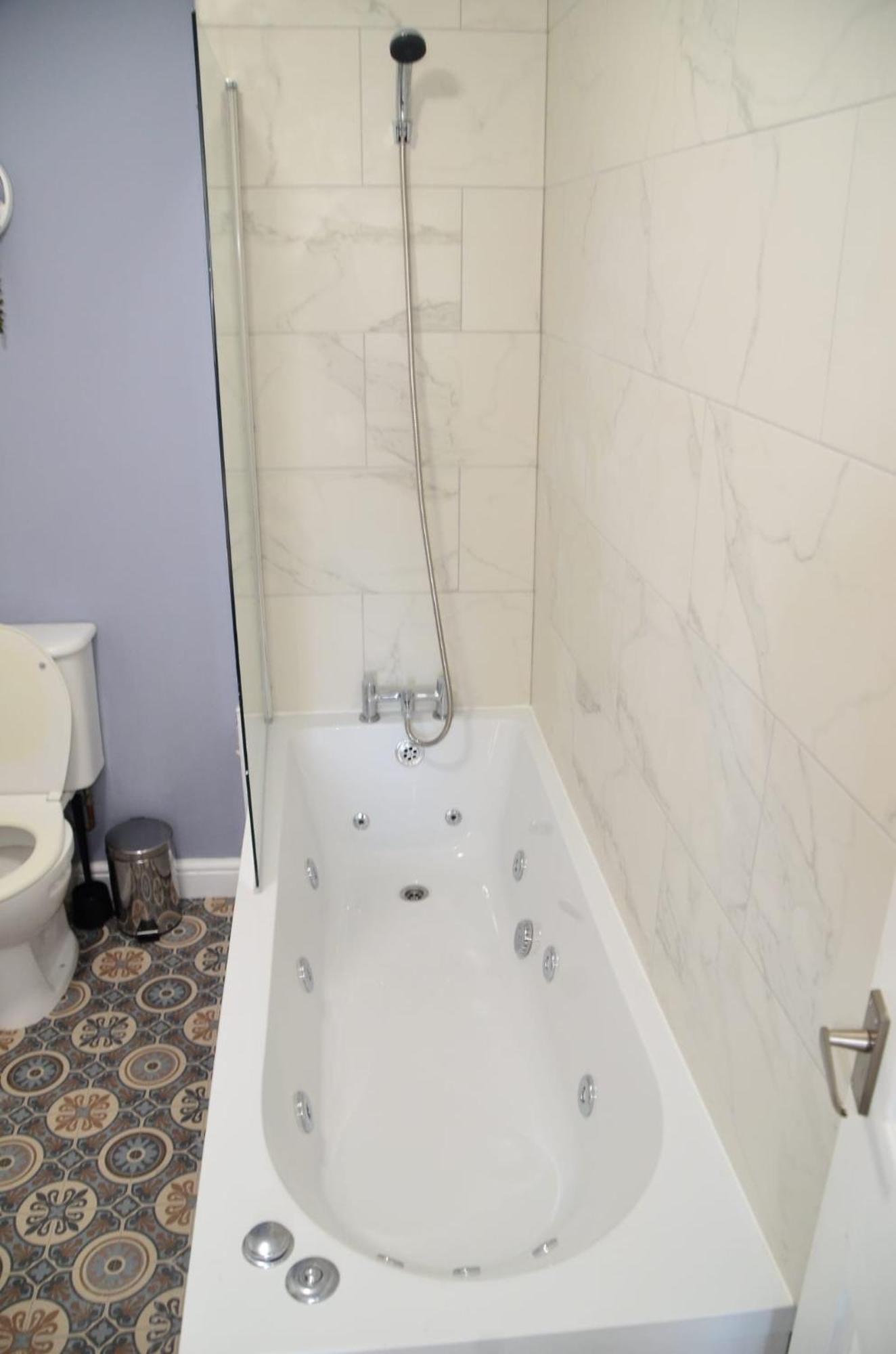 Deluxe Suite Spa Bath