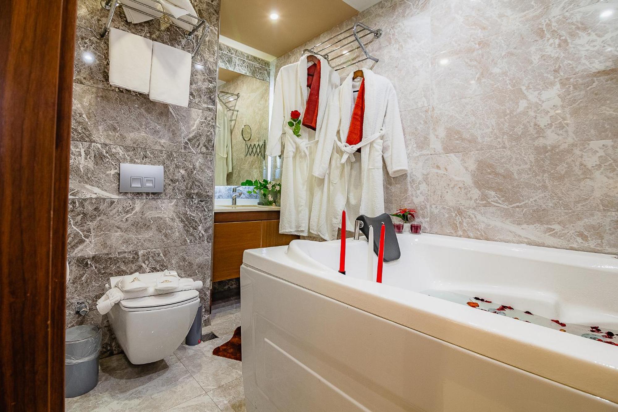 Superior King Suite