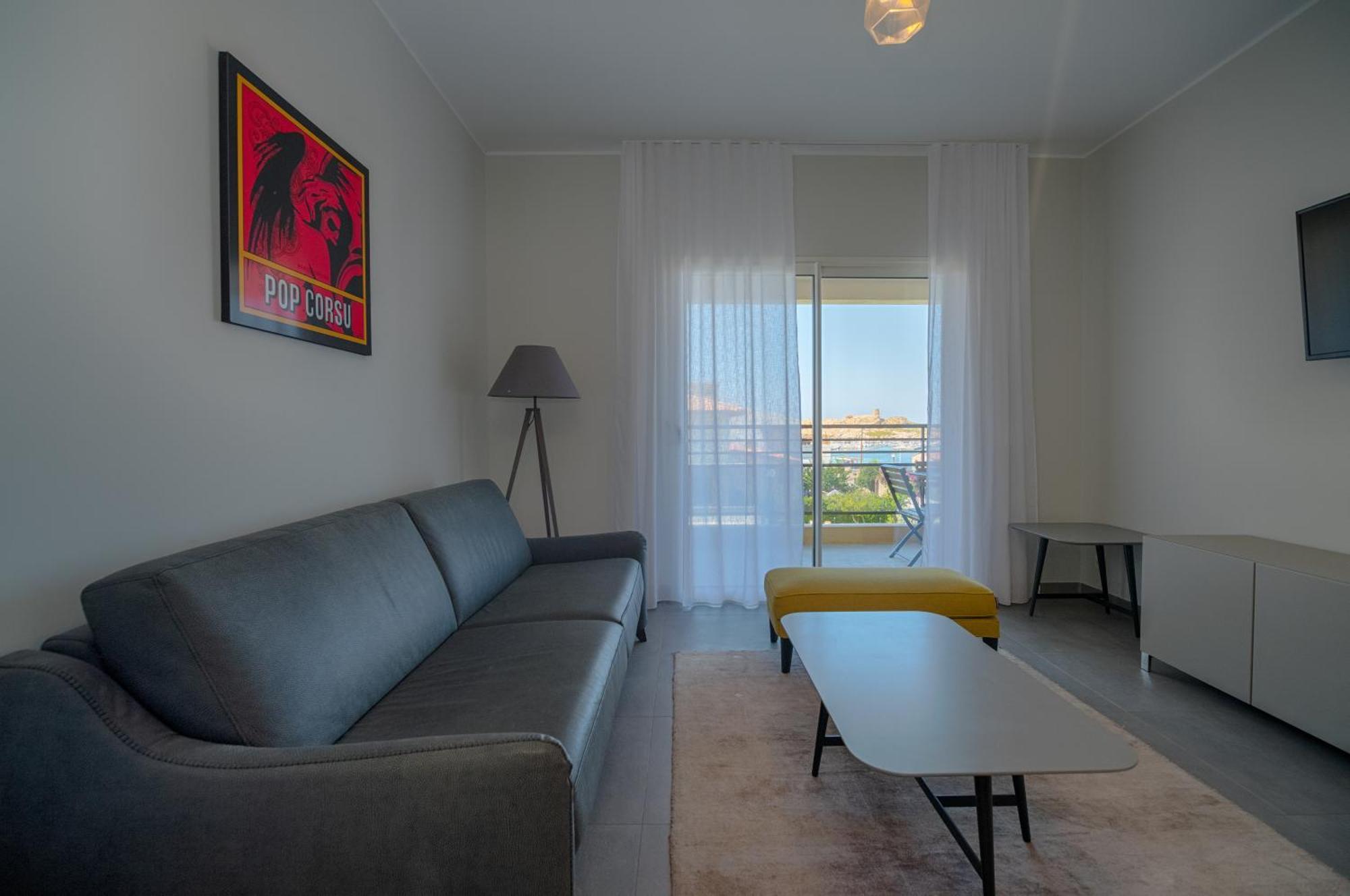 One-Bedroom Apartment Sea View