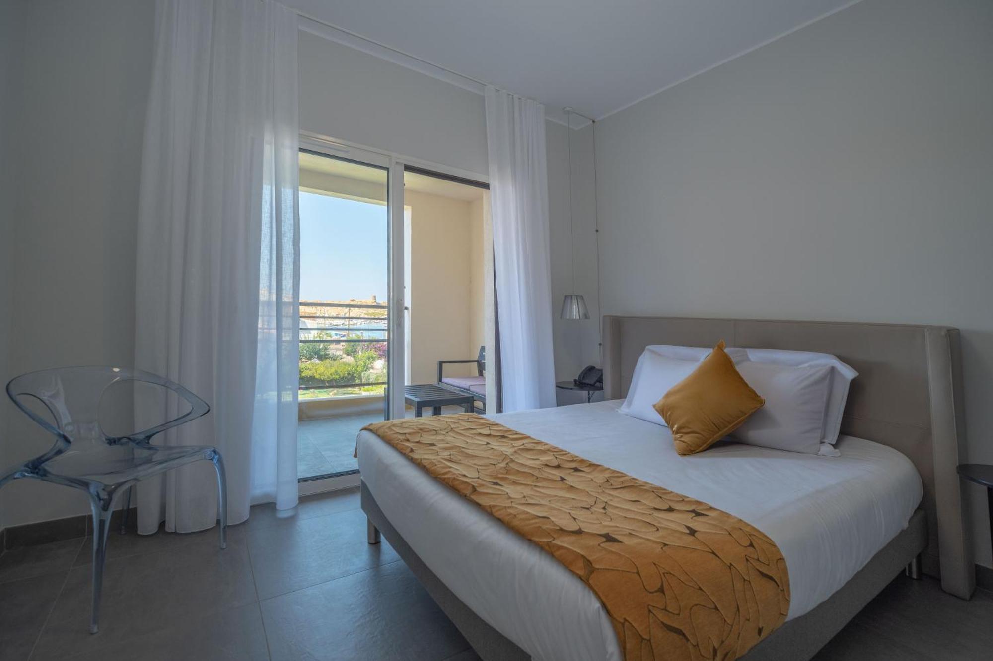 One-Bedroom Apartment Sea View