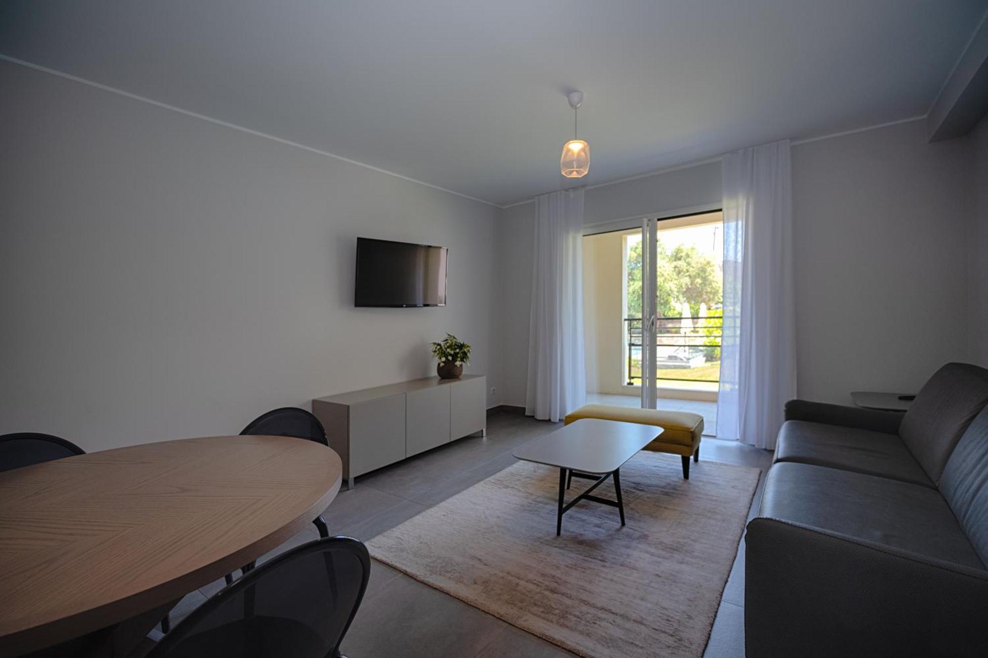 One-Bedroom Apartment Garden View