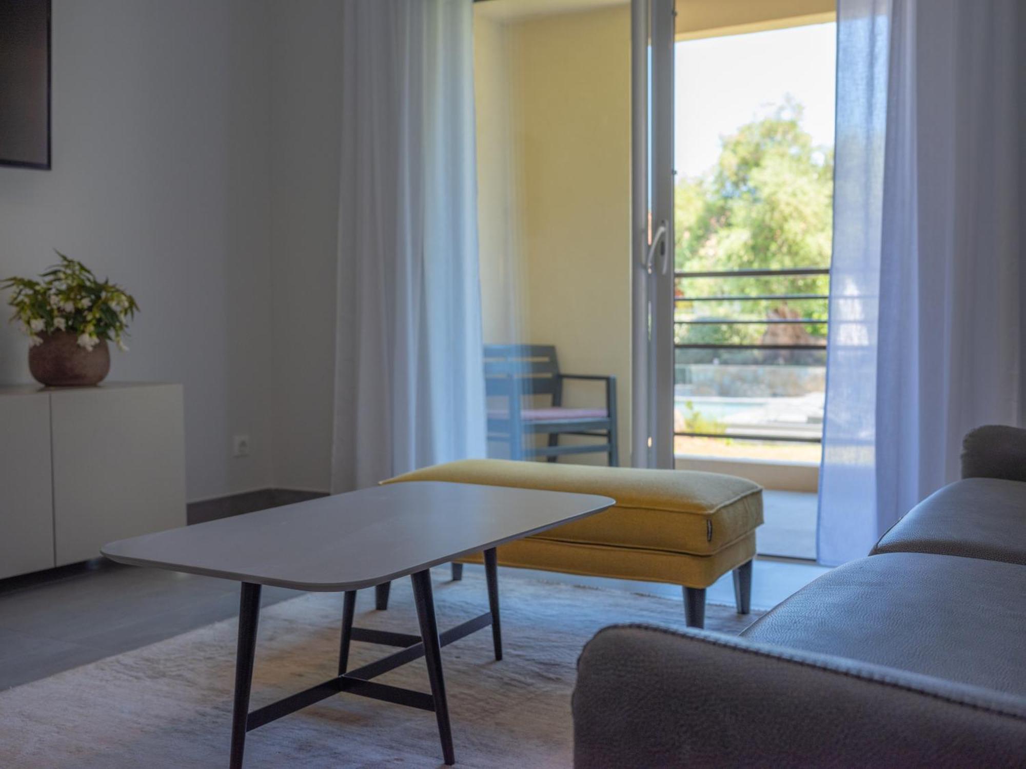 One-Bedroom Apartment Garden View